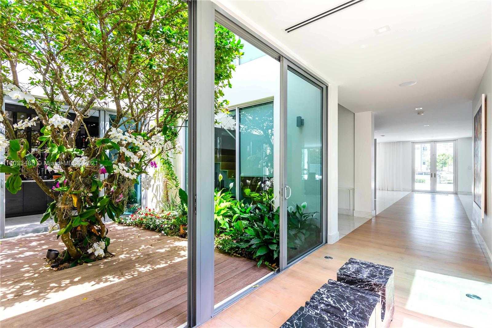 Small Image of 5711 PINE TREE DR, Miami Beach Number 11