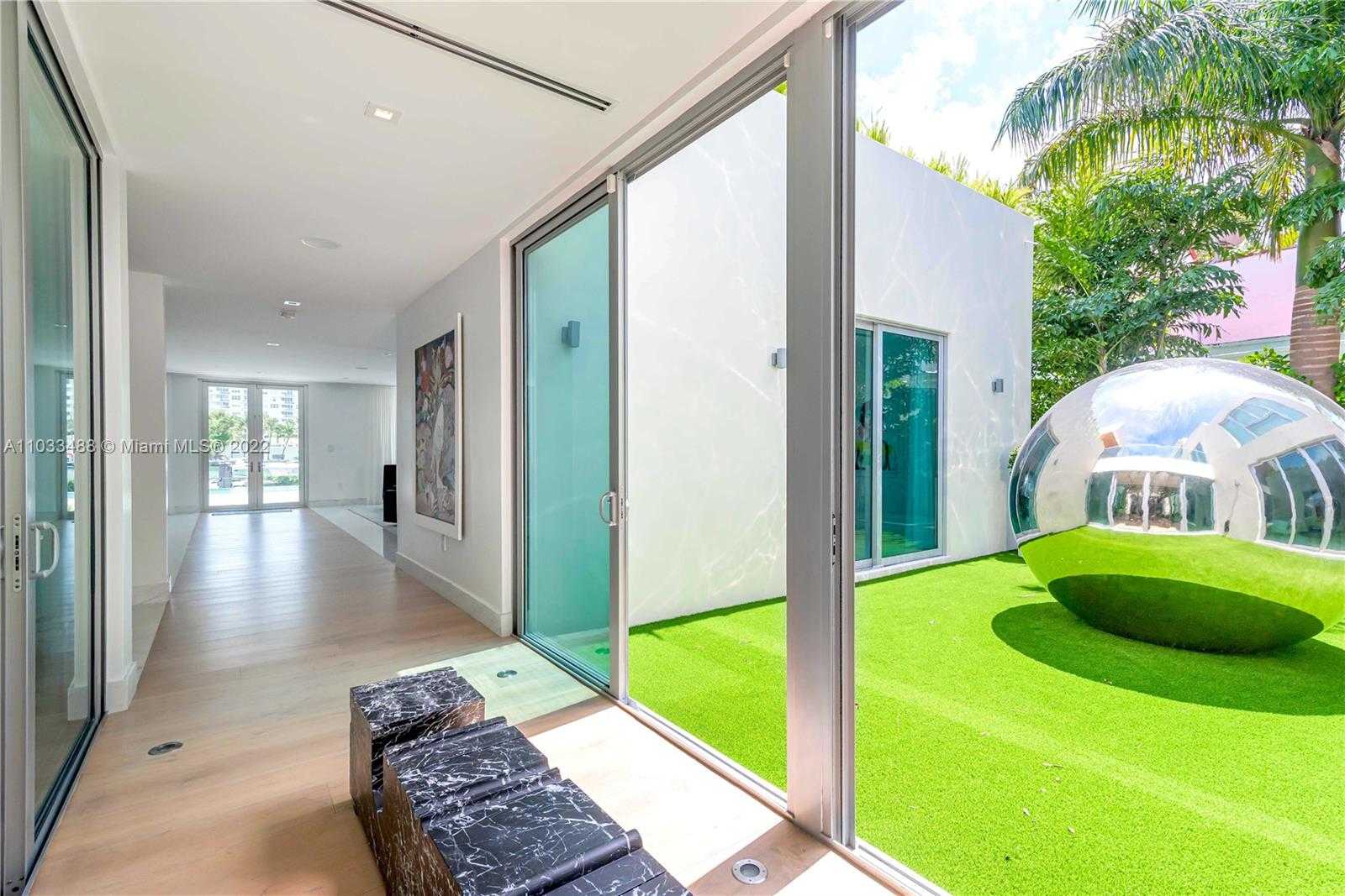 Small Image of 5711 PINE TREE DR, Miami Beach Number 12