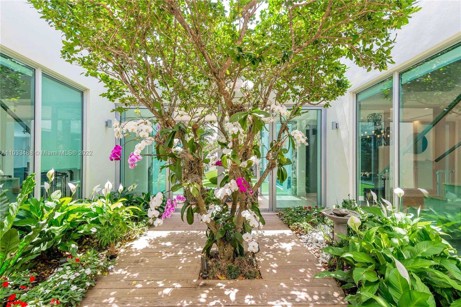 Small Image of 5711 PINE TREE DR, Miami Beach Number 13