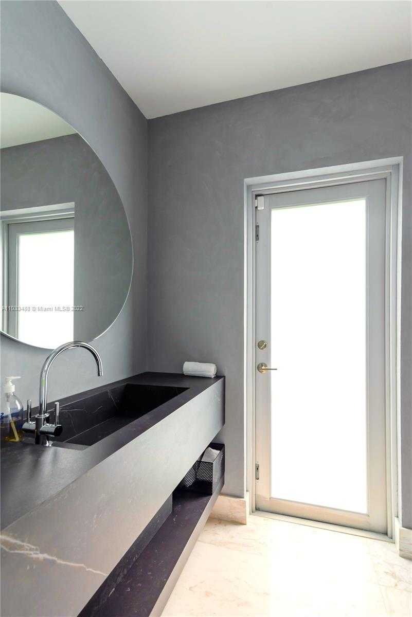 Small Image of 5711 PINE TREE DR, Miami Beach Number 19
