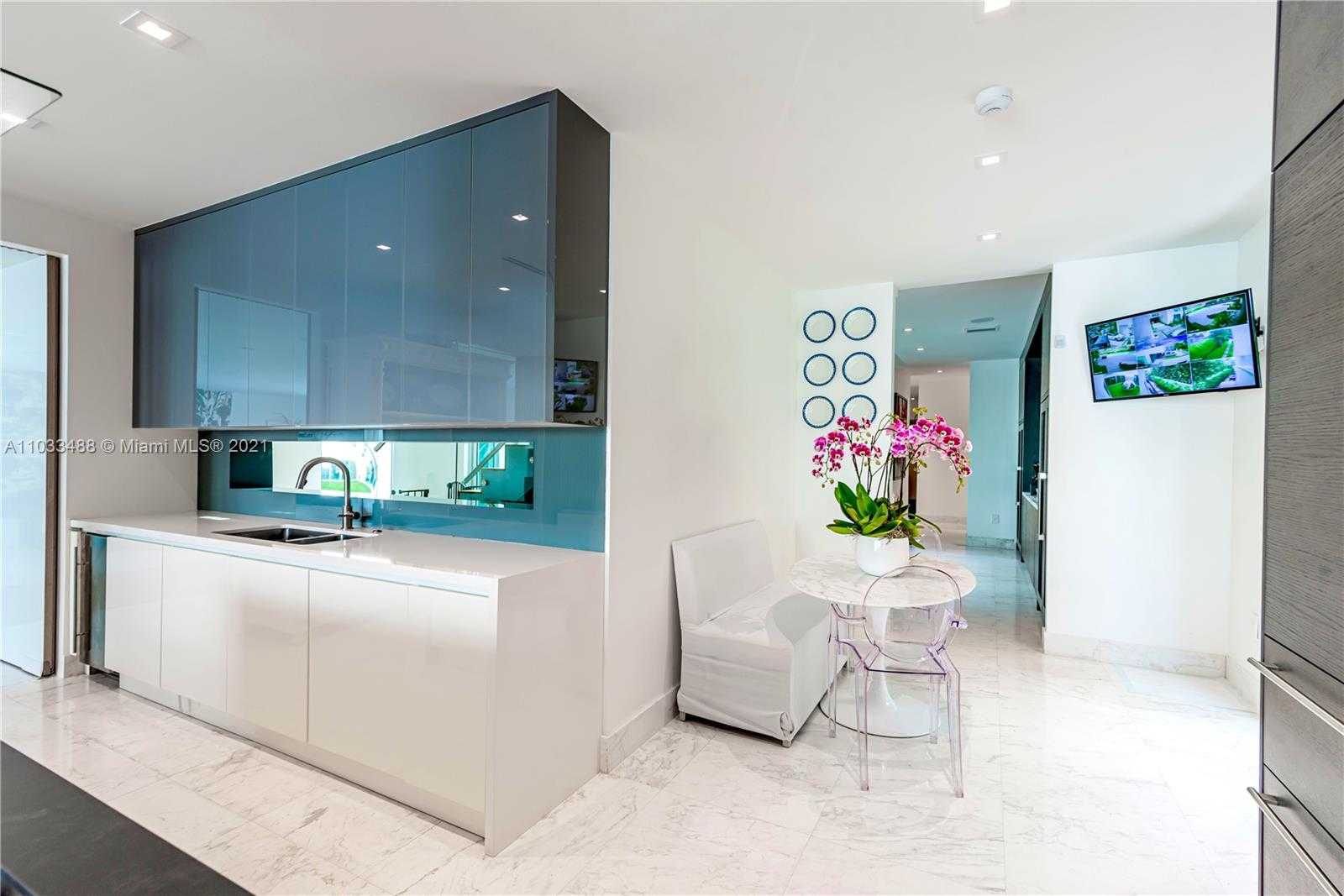 Small Image of 5711 PINE TREE DR, Miami Beach Number 25