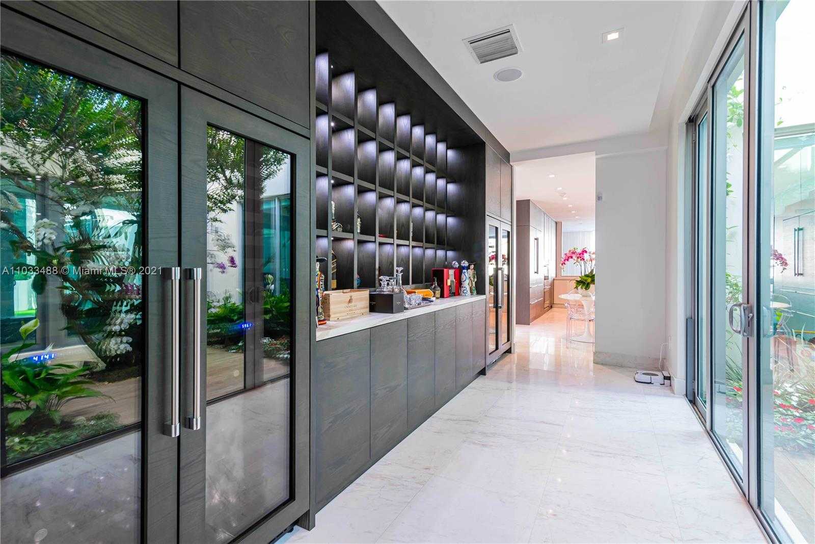 Small Image of 5711 PINE TREE DR, Miami Beach Number 26