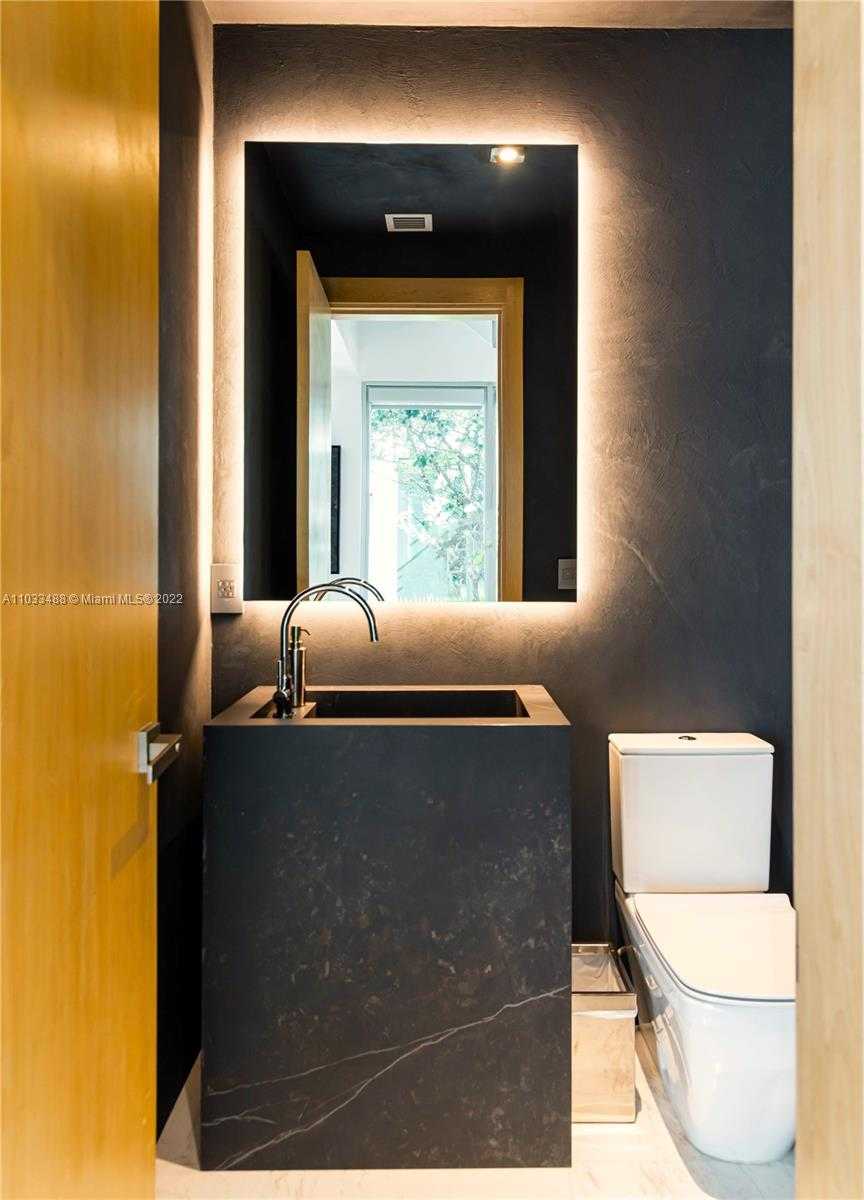 Small Image of 5711 PINE TREE DR, Miami Beach Number 29