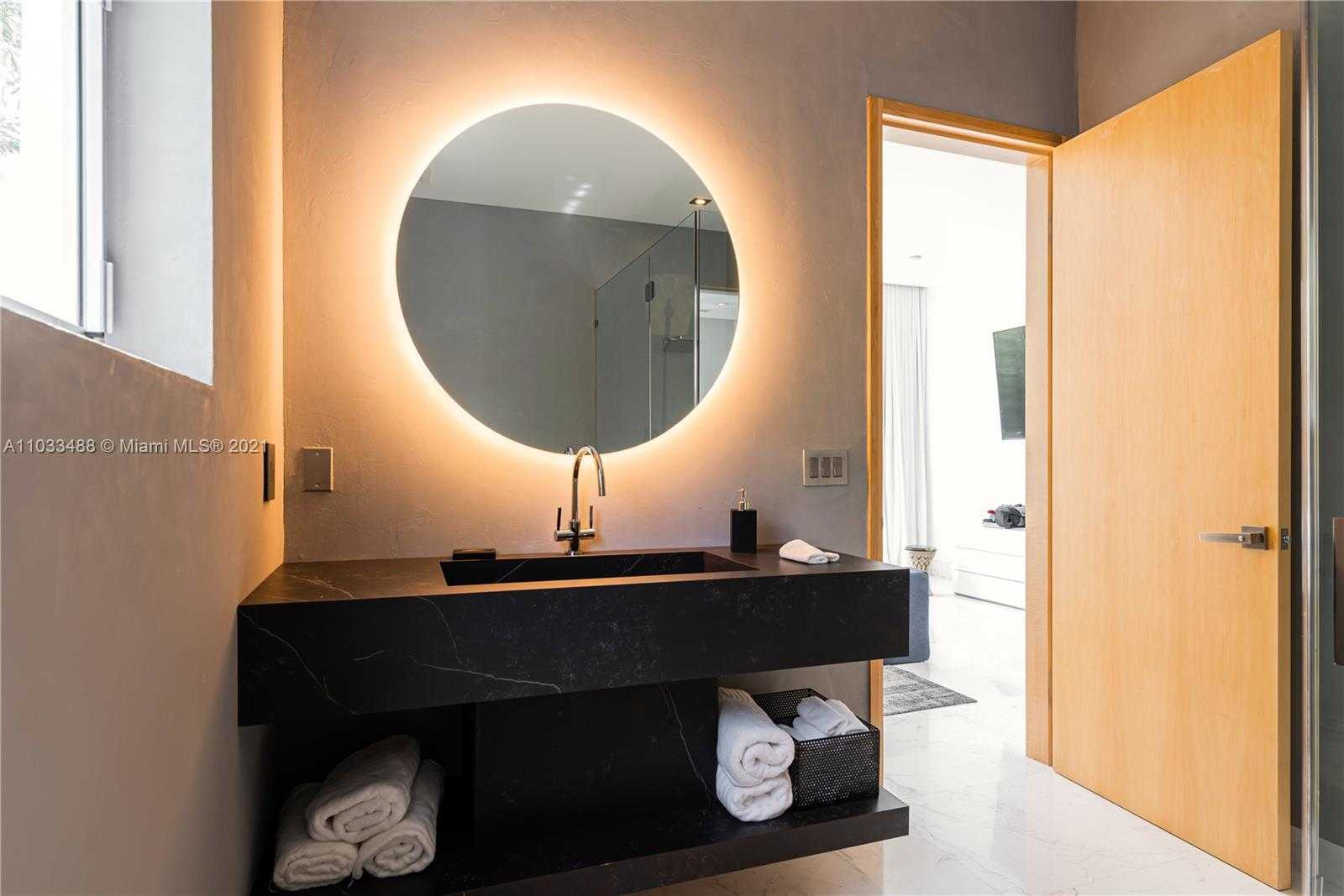 Small Image of 5711 PINE TREE DR, Miami Beach Number 35