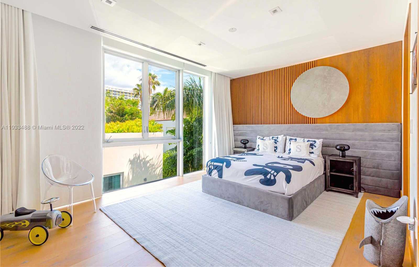 Small Image of 5711 PINE TREE DR, Miami Beach Number 36