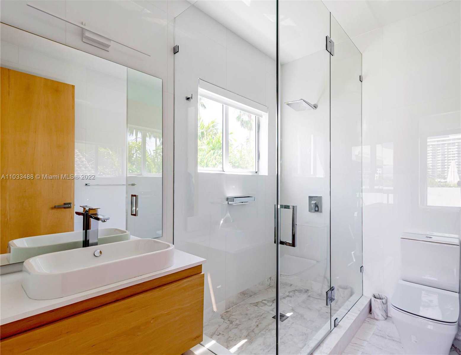 Small Image of 5711 PINE TREE DR, Miami Beach Number 37