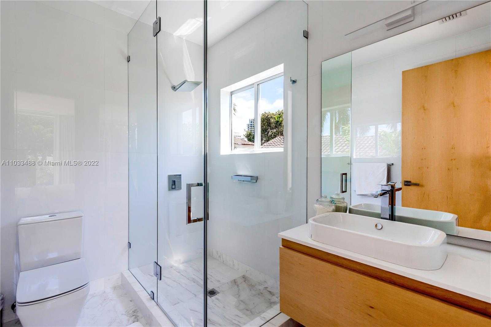 Small Image of 5711 PINE TREE DR, Miami Beach Number 39