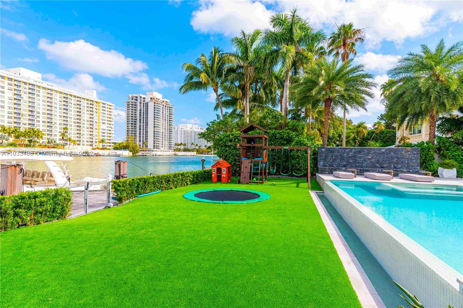 Small Image of 5711 PINE TREE DR, Miami Beach Number 42