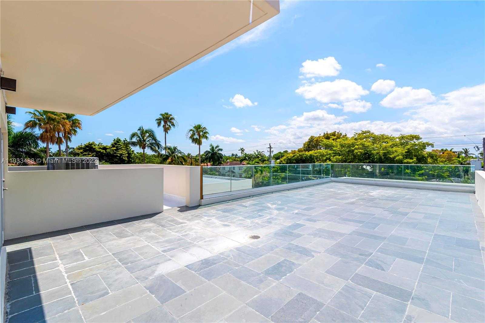 Small Image of 5711 PINE TREE DR, Miami Beach Number 43