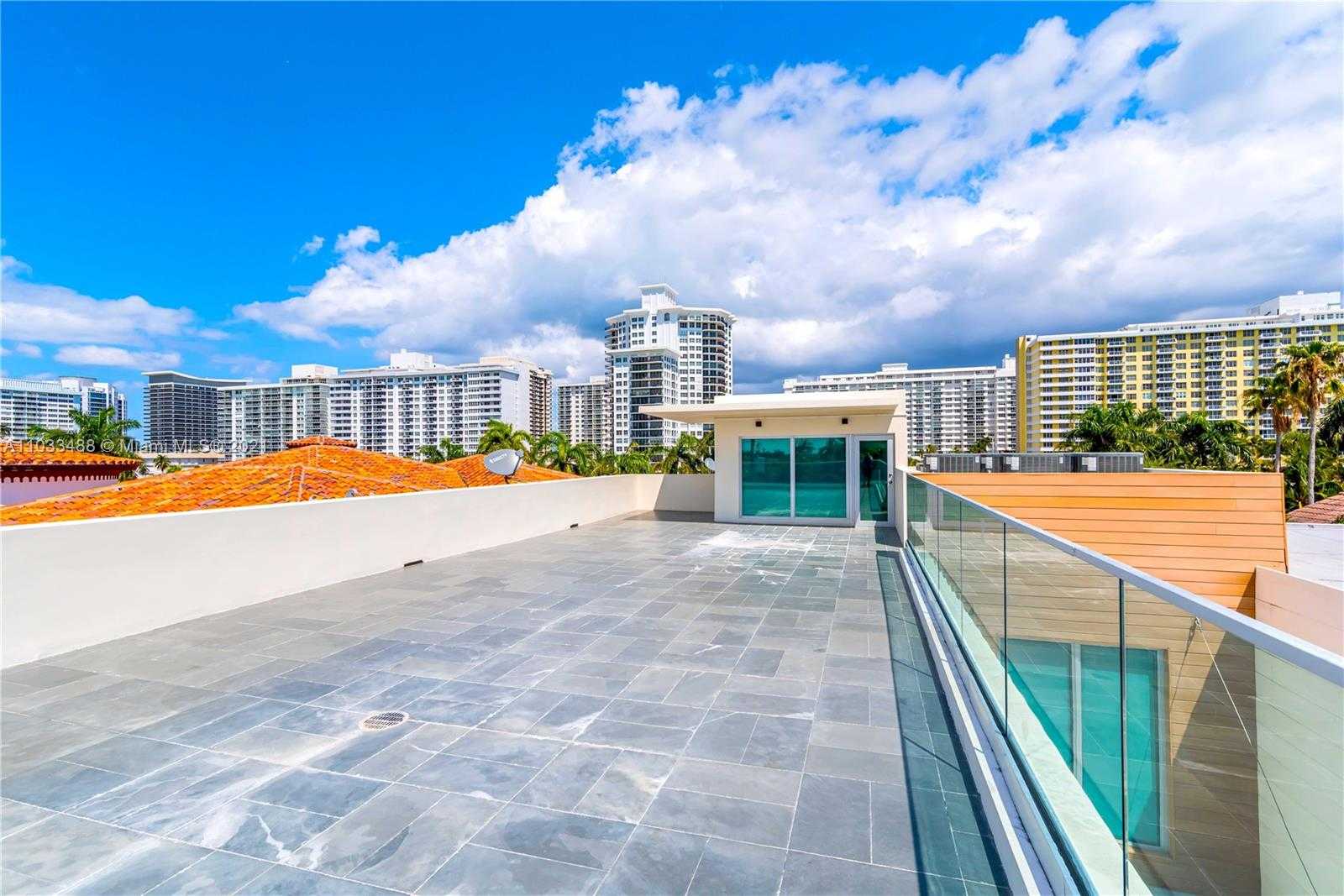 Small Image of 5711 PINE TREE DR, Miami Beach Number 44