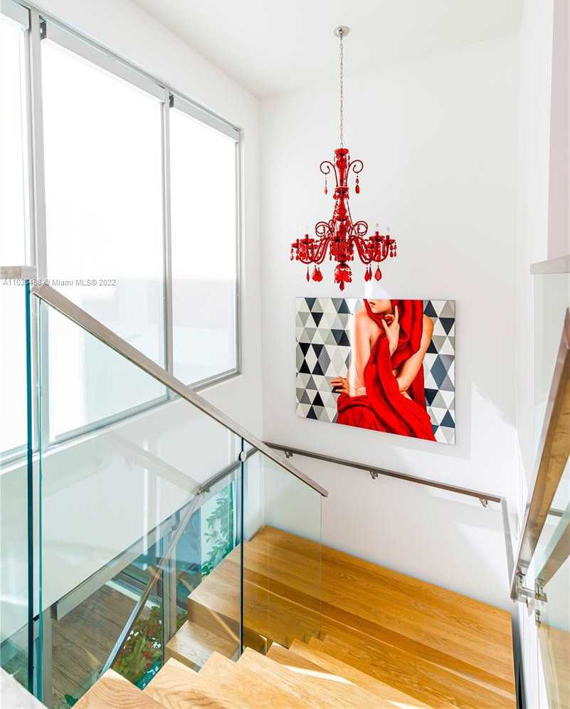 Small Image of 5711 PINE TREE DR, Miami Beach Number 45
