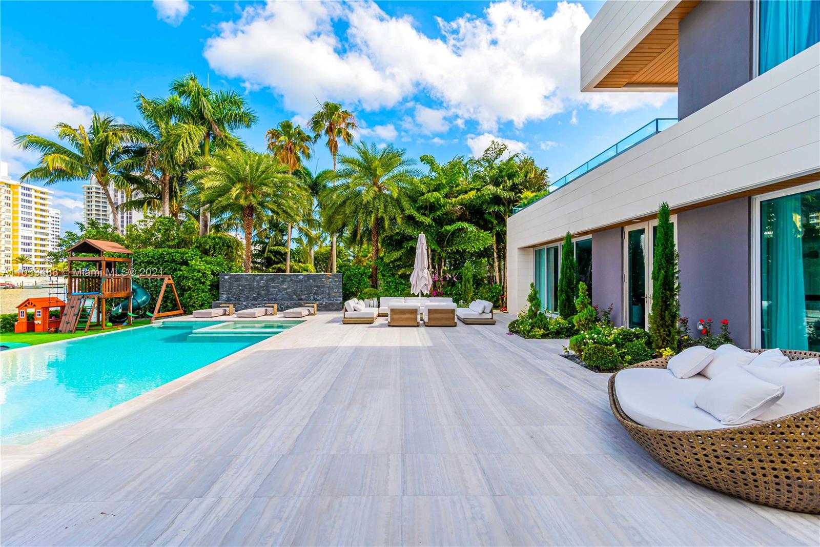 Small Image of 5711 PINE TREE DR, Miami Beach Number 46