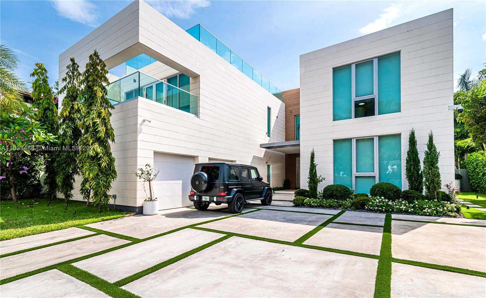 Small Image of 5711 PINE TREE DR, Miami Beach Number 5