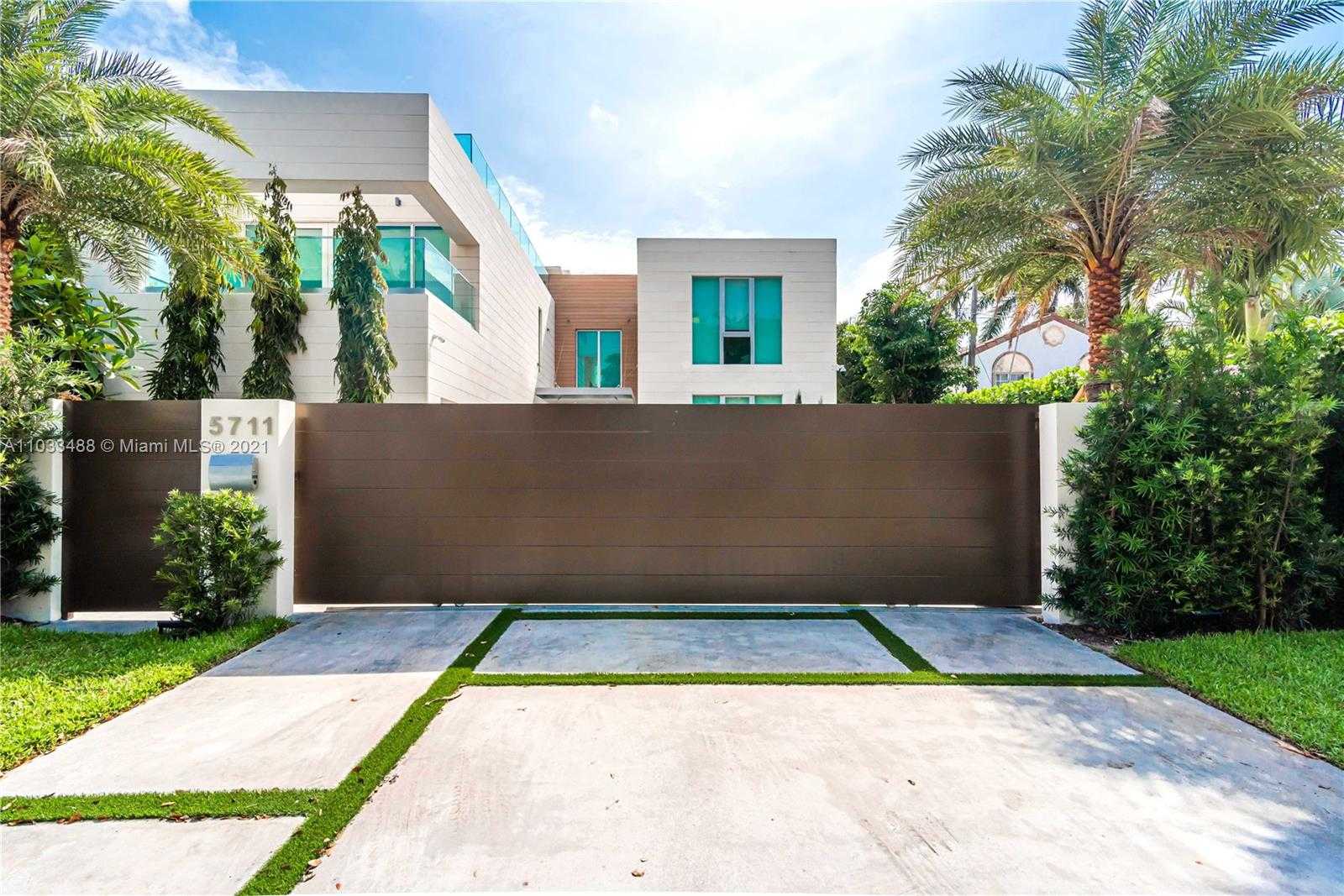 Small Image of 5711 PINE TREE DR, Miami Beach Number 6
