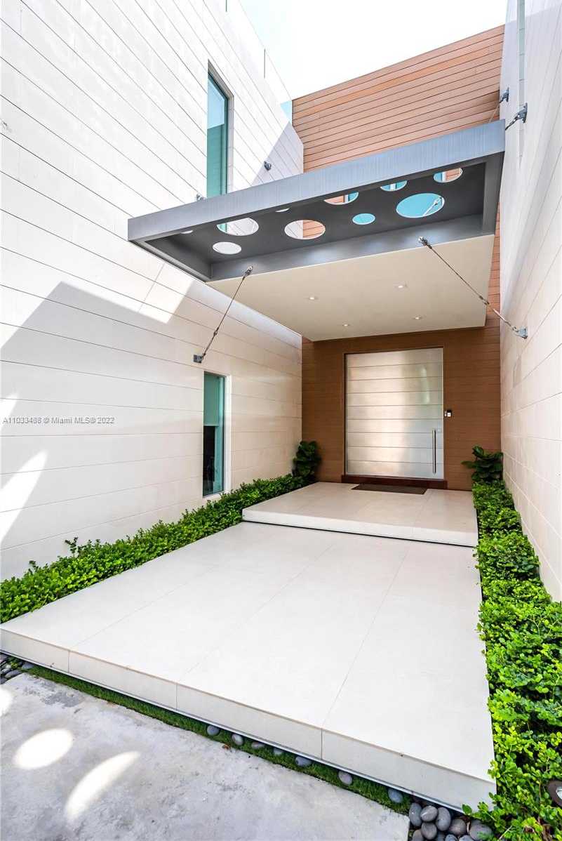 Small Image of 5711 PINE TREE DR, Miami Beach Number 7