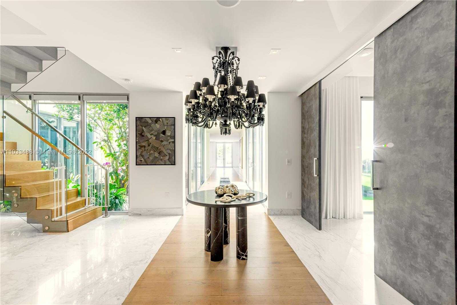 Small Image of 5711 PINE TREE DR, Miami Beach Number 8