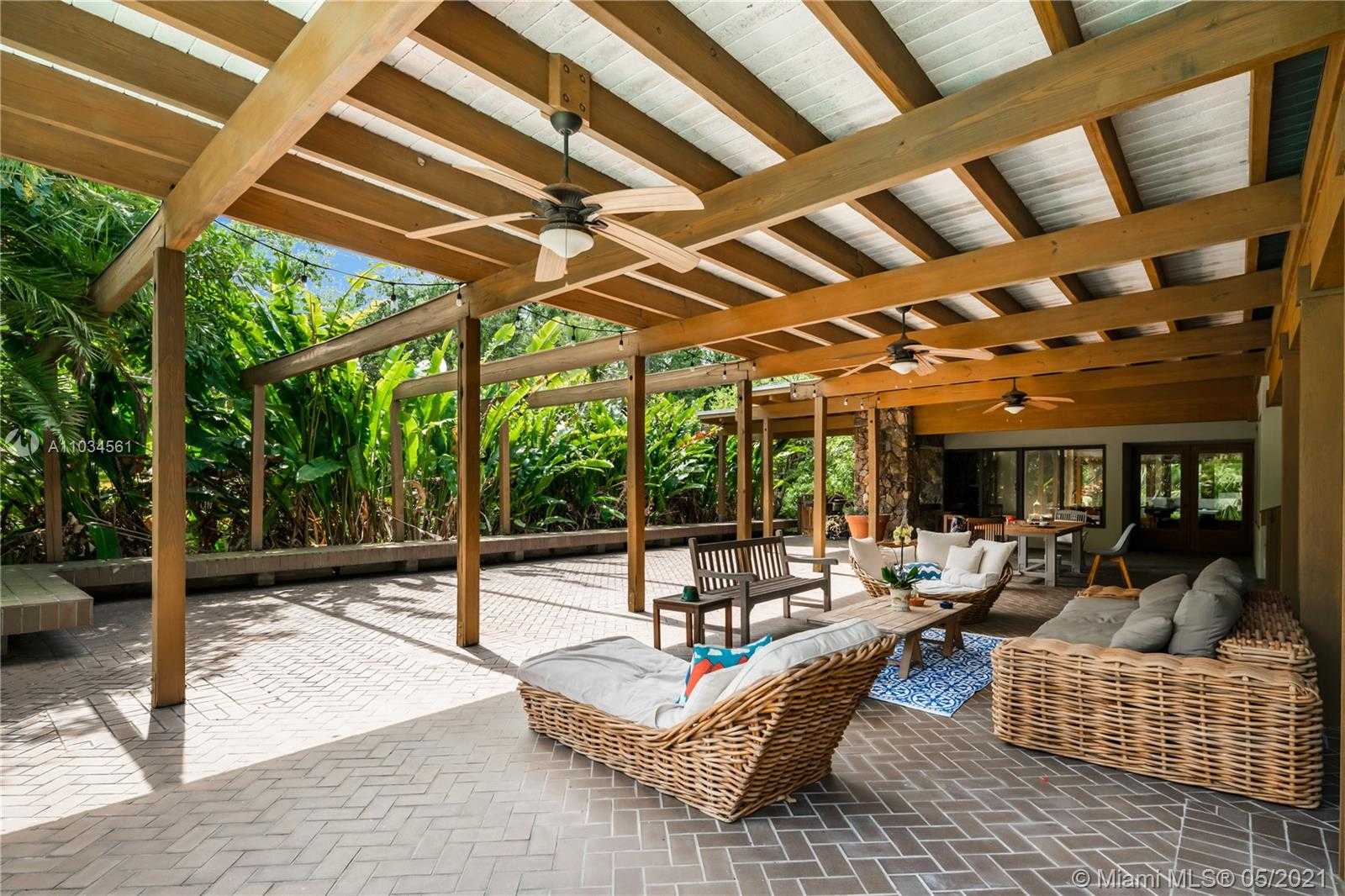 Small Image of 5500 OAKWOOD LN, Coral Gables Number 12