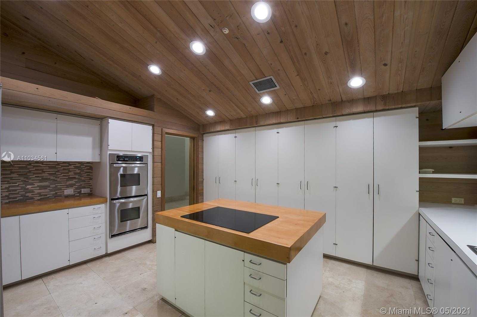 Small Image of 5500 OAKWOOD LN, Coral Gables Number 15
