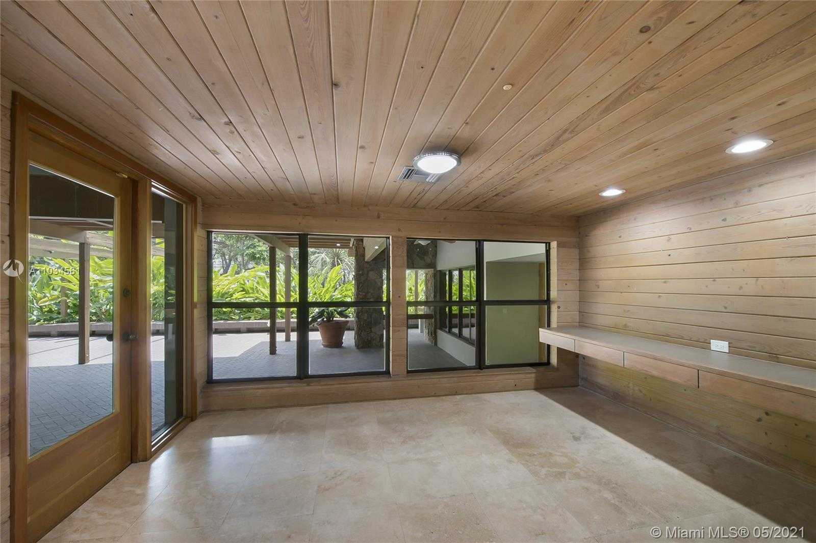 Small Image of 5500 OAKWOOD LN, Coral Gables Number 16