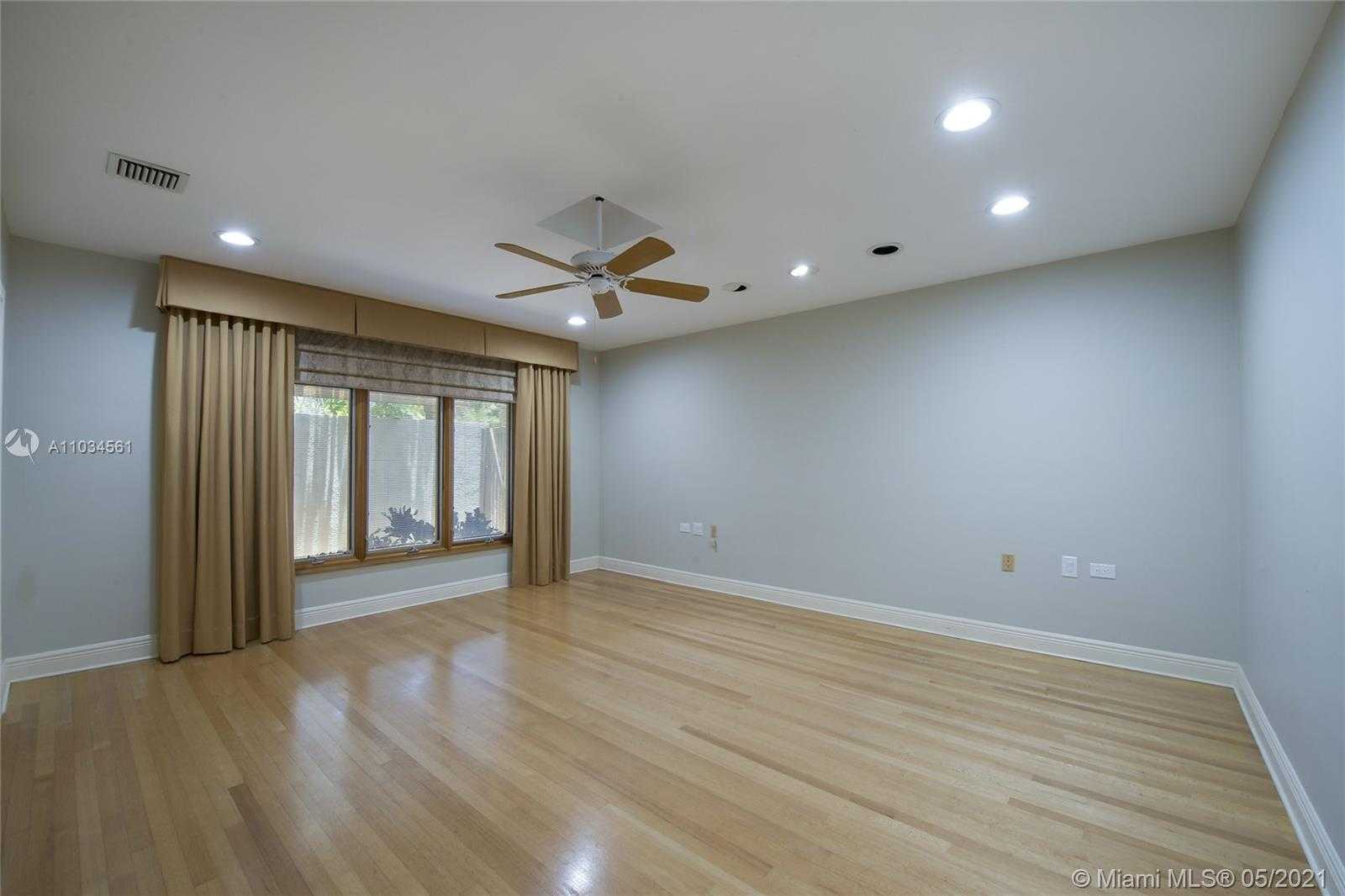 Small Image of 5500 OAKWOOD LN, Coral Gables Number 18