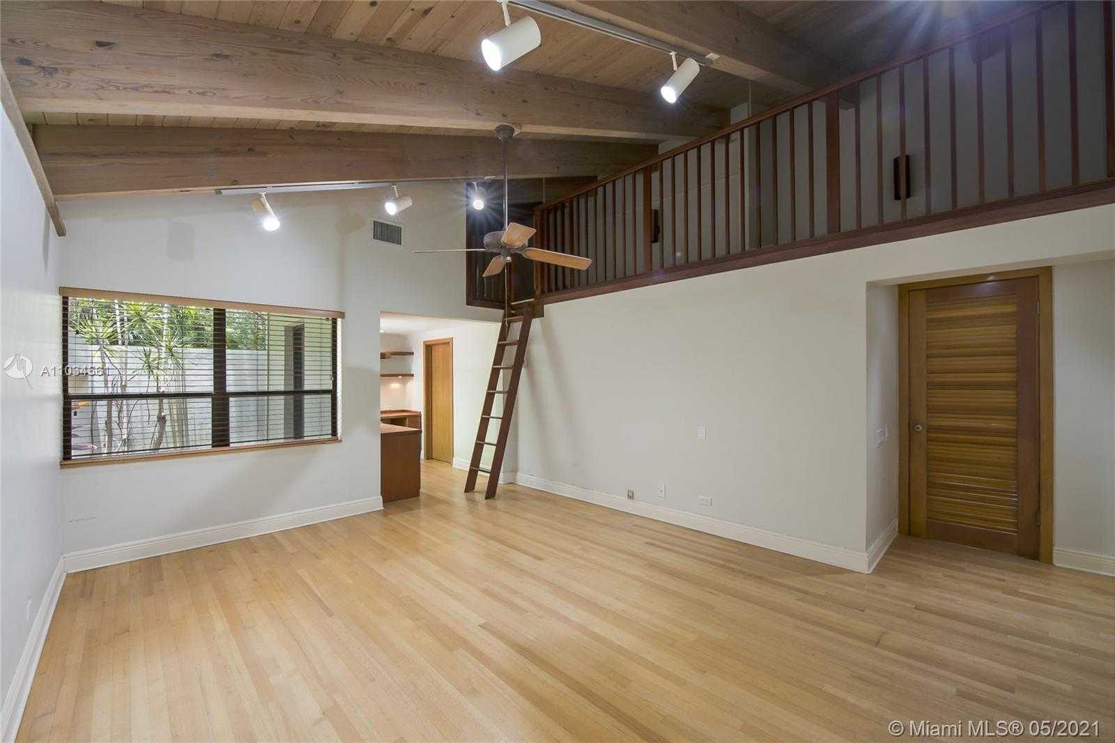 Small Image of 5500 OAKWOOD LN, Coral Gables Number 20