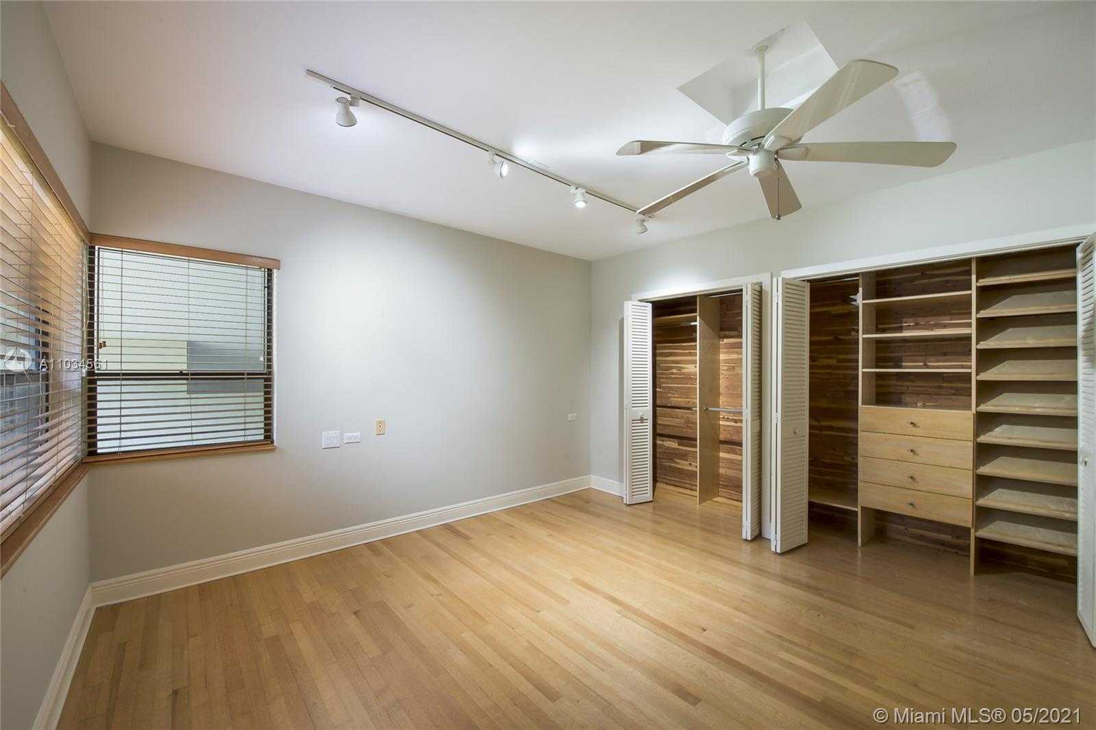 Small Image of 5500 OAKWOOD LN, Coral Gables Number 21