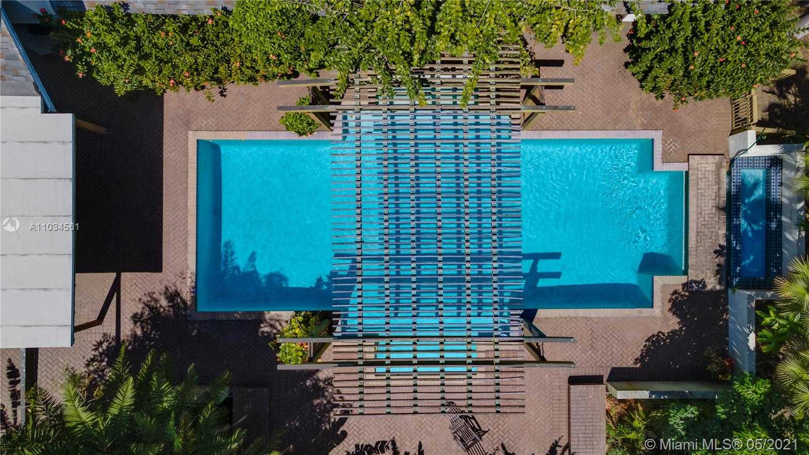Small Image of 5500 OAKWOOD LN, Coral Gables Number 5
