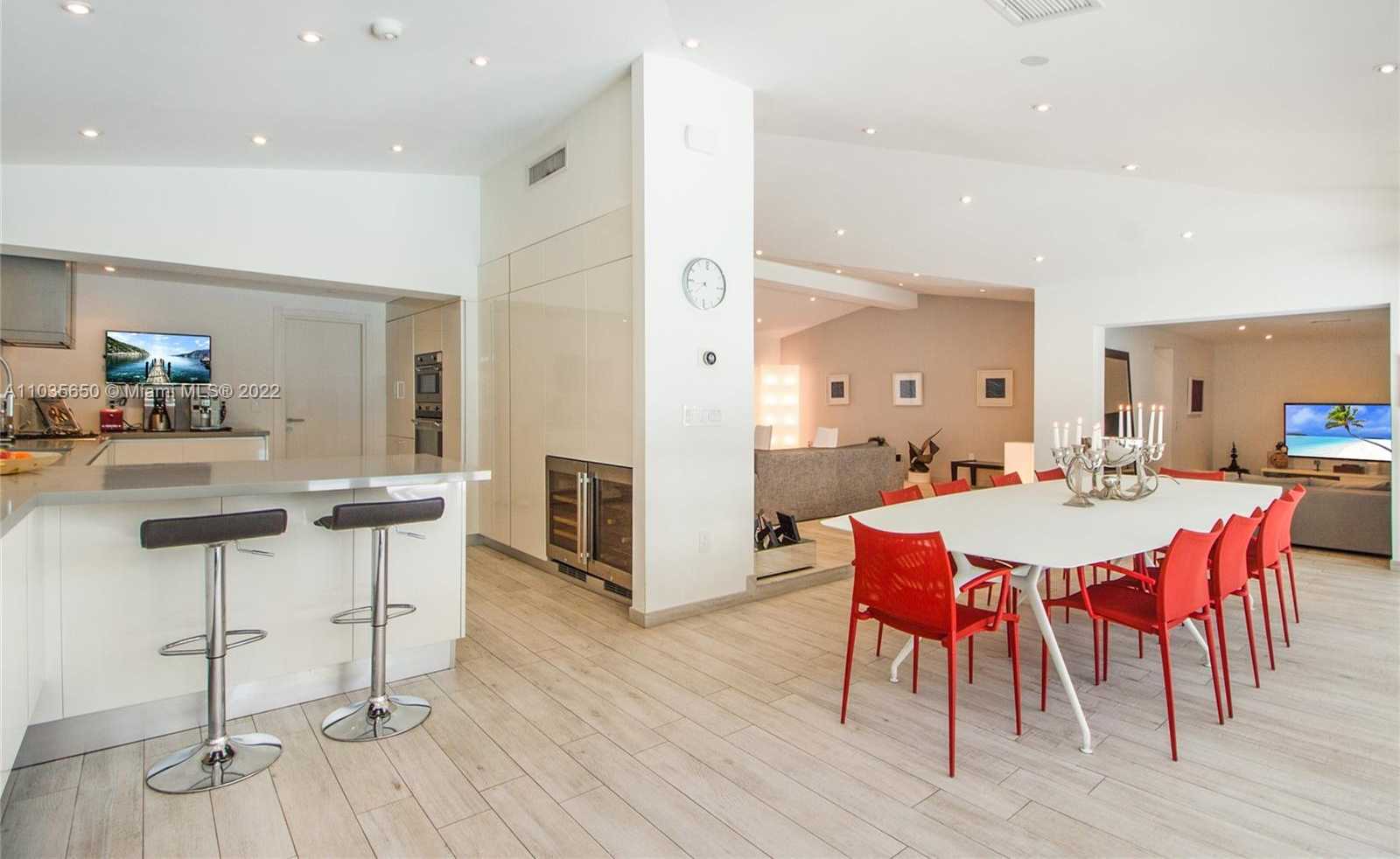 Small Image of 1030 NORTH VENETIAN DR, Miami Number 10