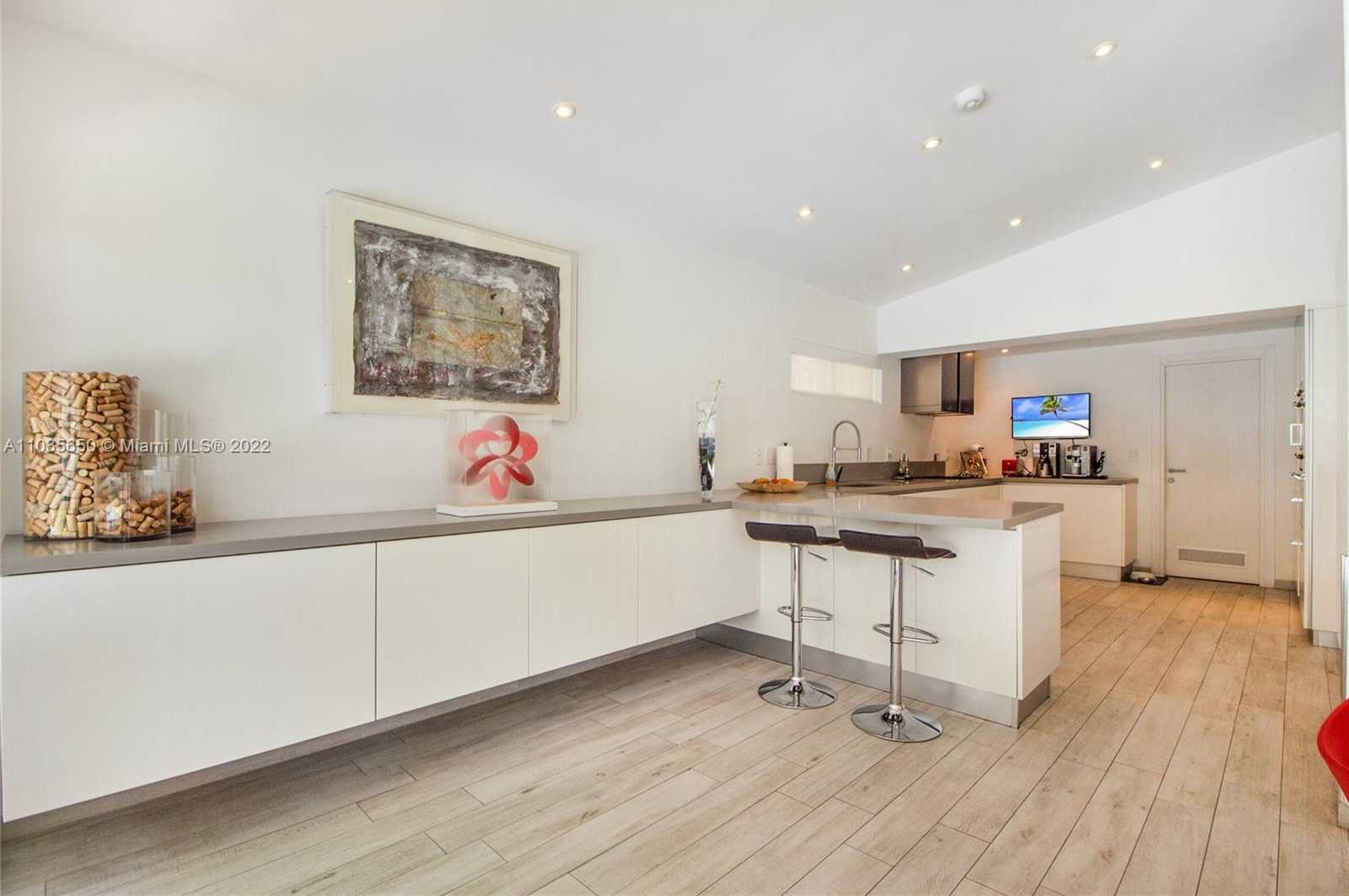 Small Image of 1030 NORTH VENETIAN DR, Miami Number 11