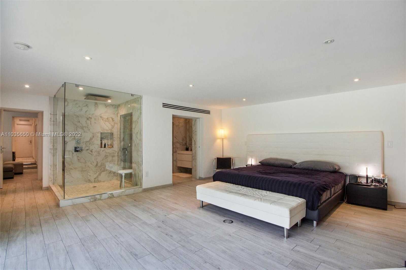 Small Image of 1030 NORTH VENETIAN DR, Miami Number 15