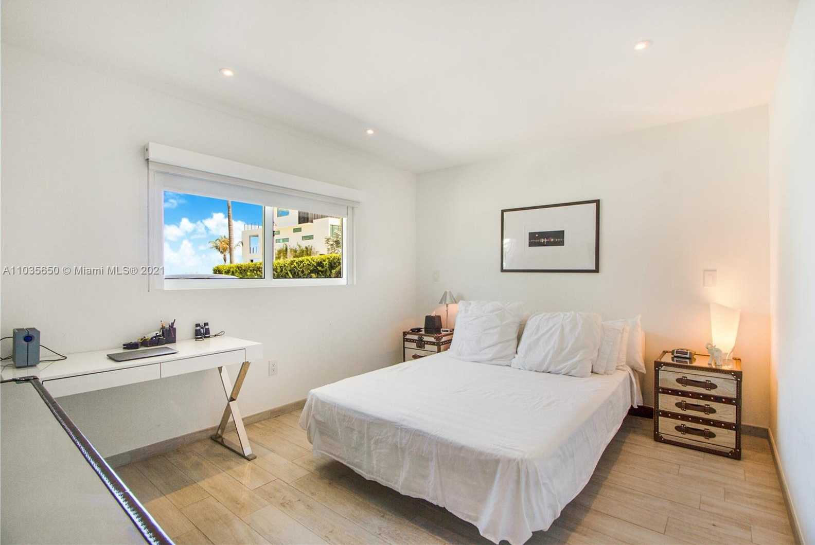 Small Image of 1030 NORTH VENETIAN DR, Miami Number 20