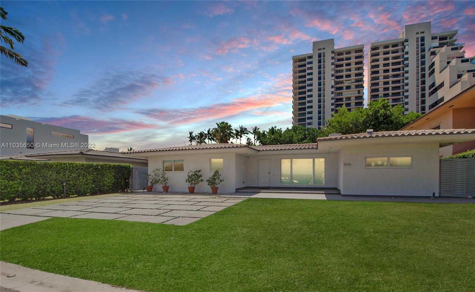 Small Image of 1030 NORTH VENETIAN DR, Miami Number 24
