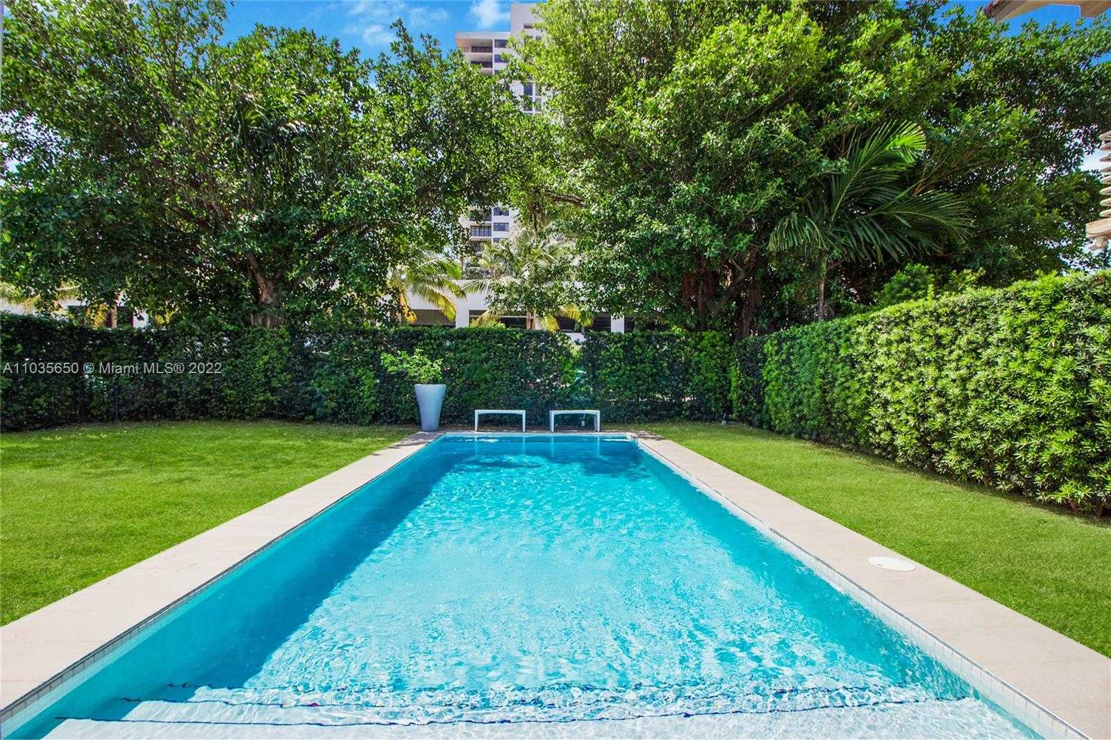Small Image of 1030 NORTH VENETIAN DR, Miami Number 3
