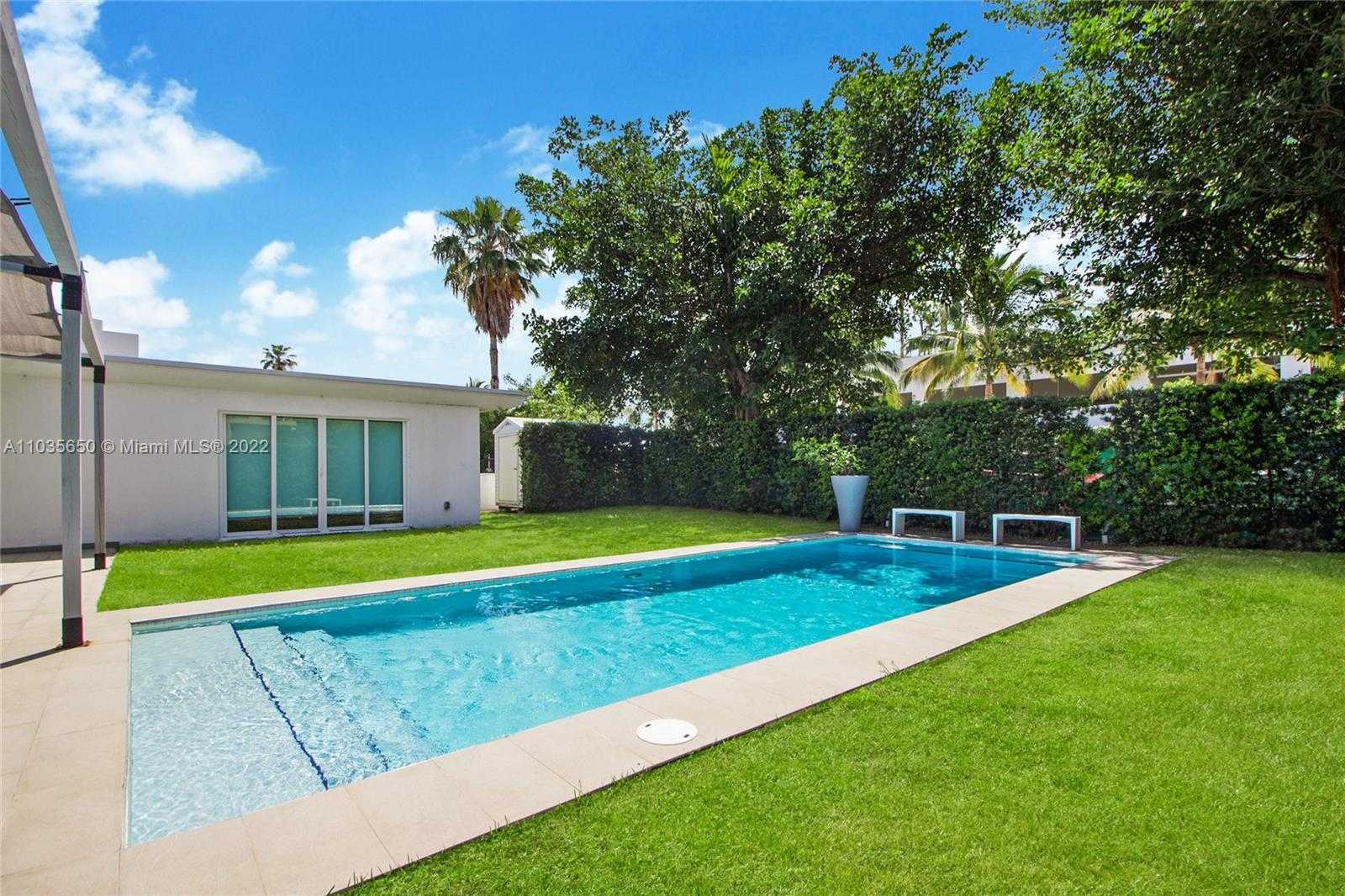 Small Image of 1030 NORTH VENETIAN DR, Miami Number 4