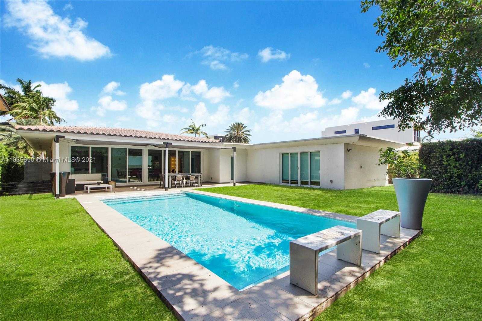 Small Image of 1030 NORTH VENETIAN DR, Miami Number 5