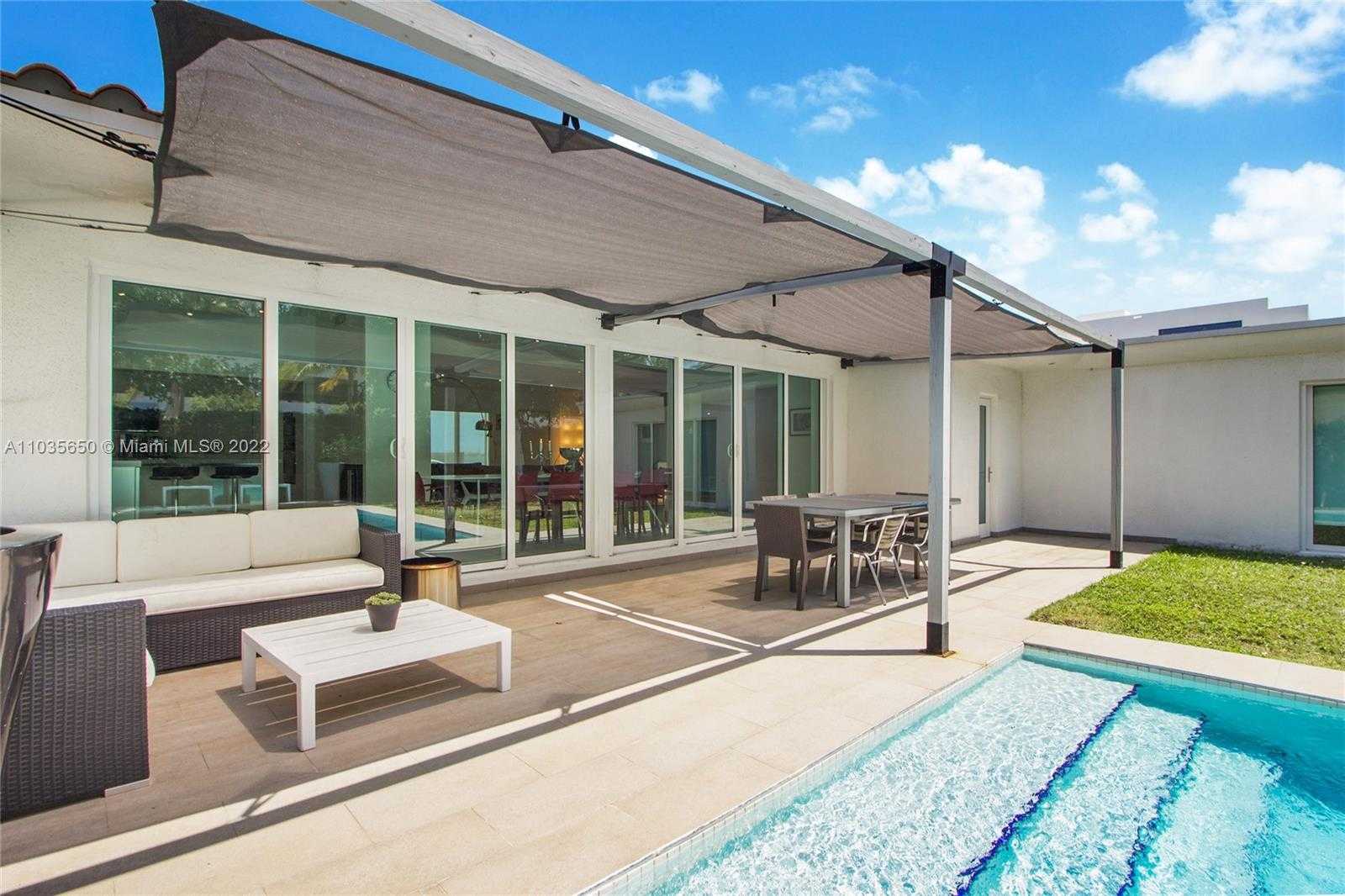 Small Image of 1030 NORTH VENETIAN DR, Miami Number 6