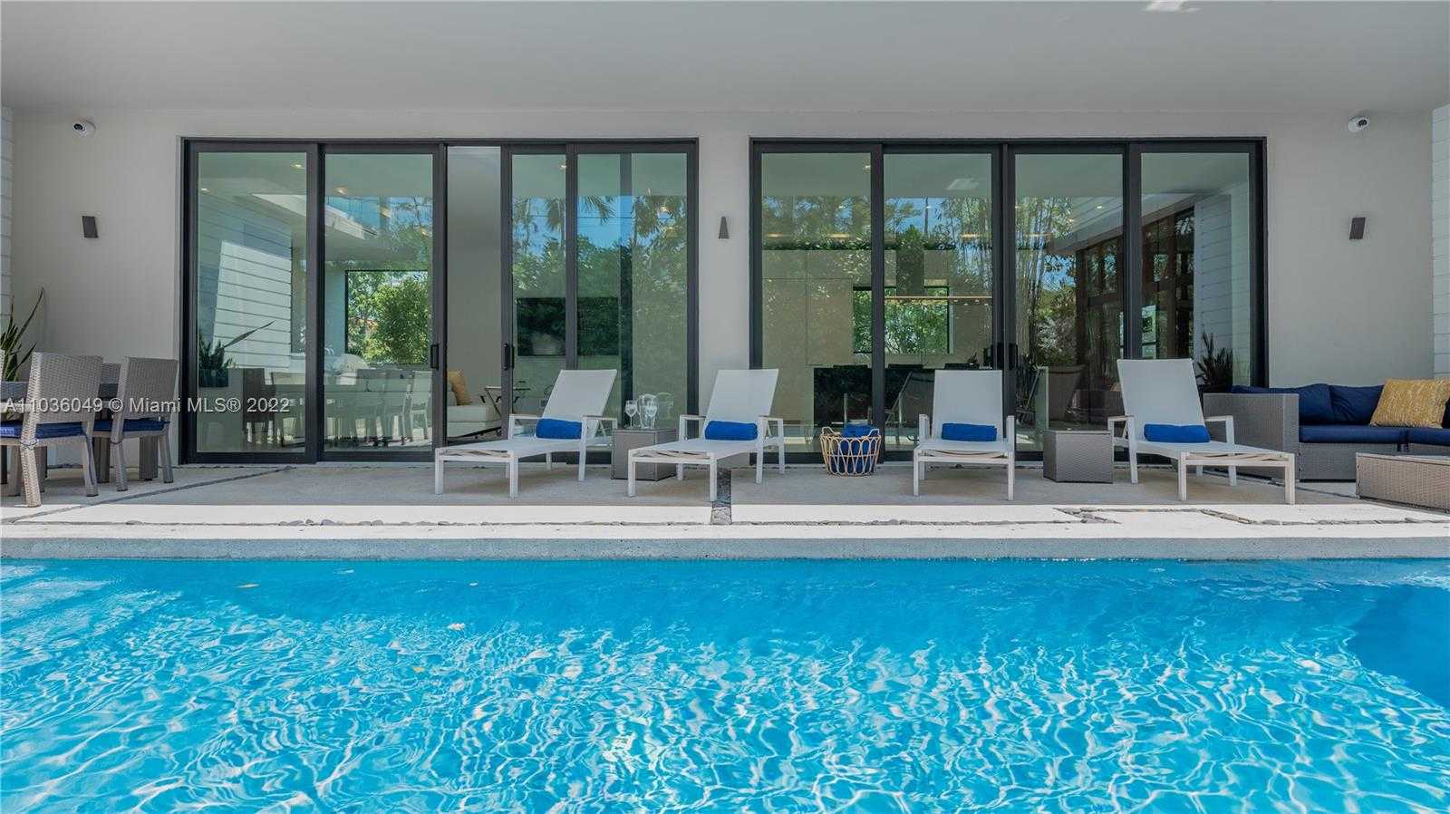 Small Image of 2140 SOUTH MIAMI AVE, Miami Number 4