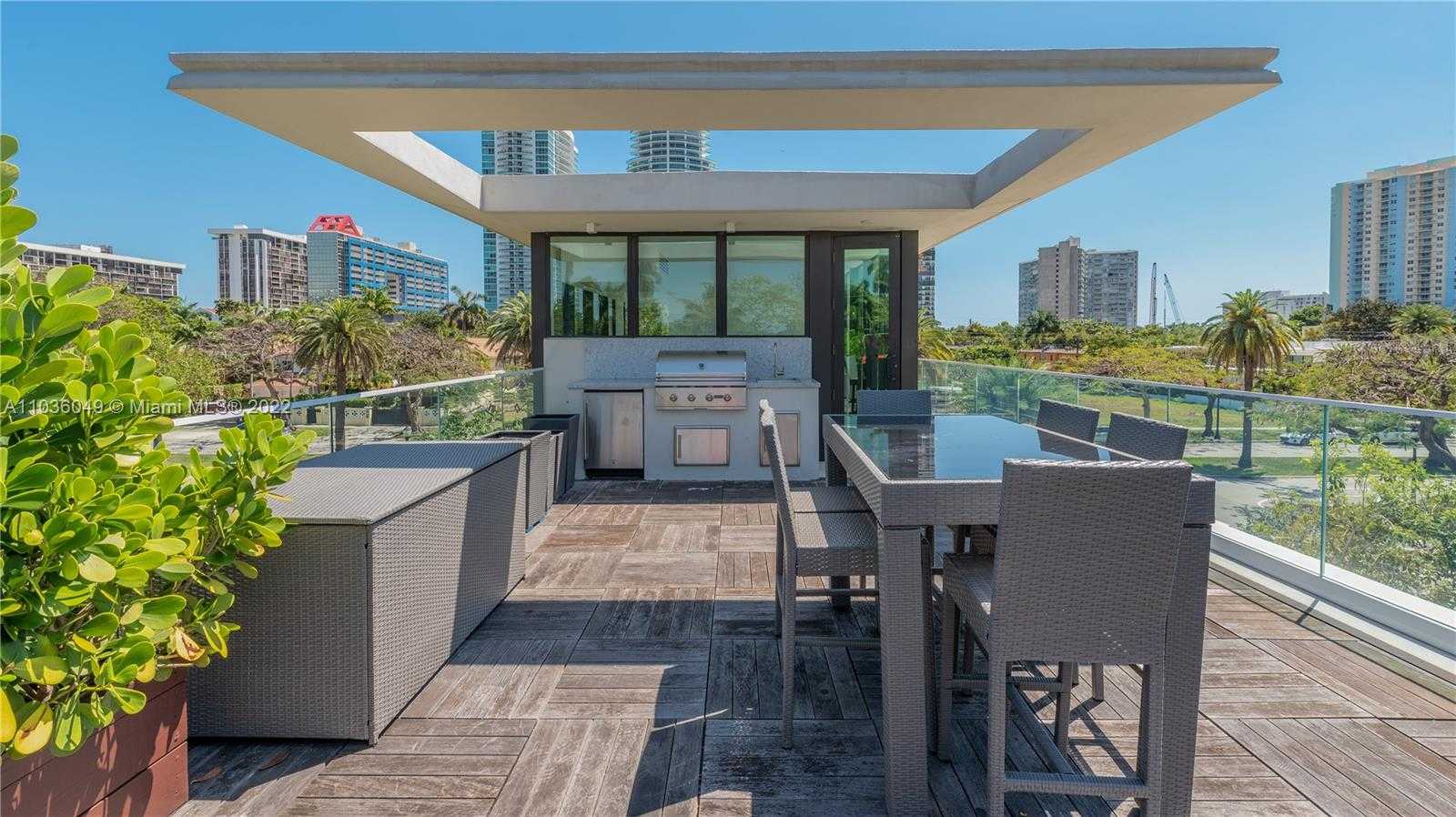 Small Image of 2140 SOUTH MIAMI AVE, Miami Number 47