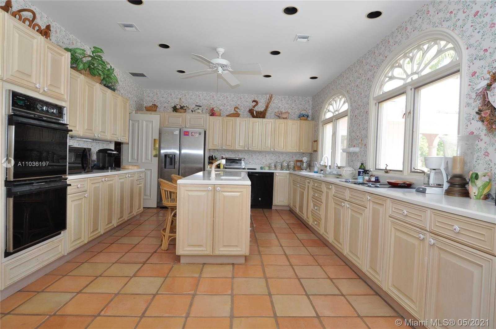 Small Image of 131 CAPE FLORIDA DR, Key Biscayne Number 5