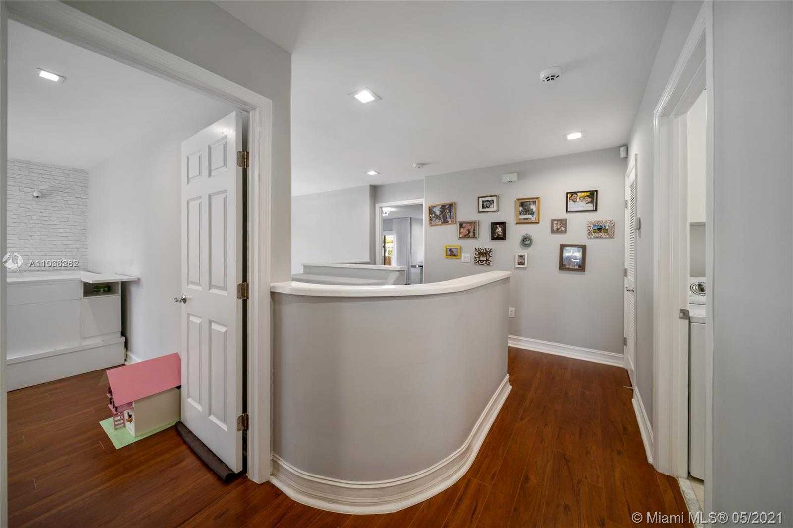 Small Image of 3172 NORTH EAST 211TH ST, Aventura Number 15