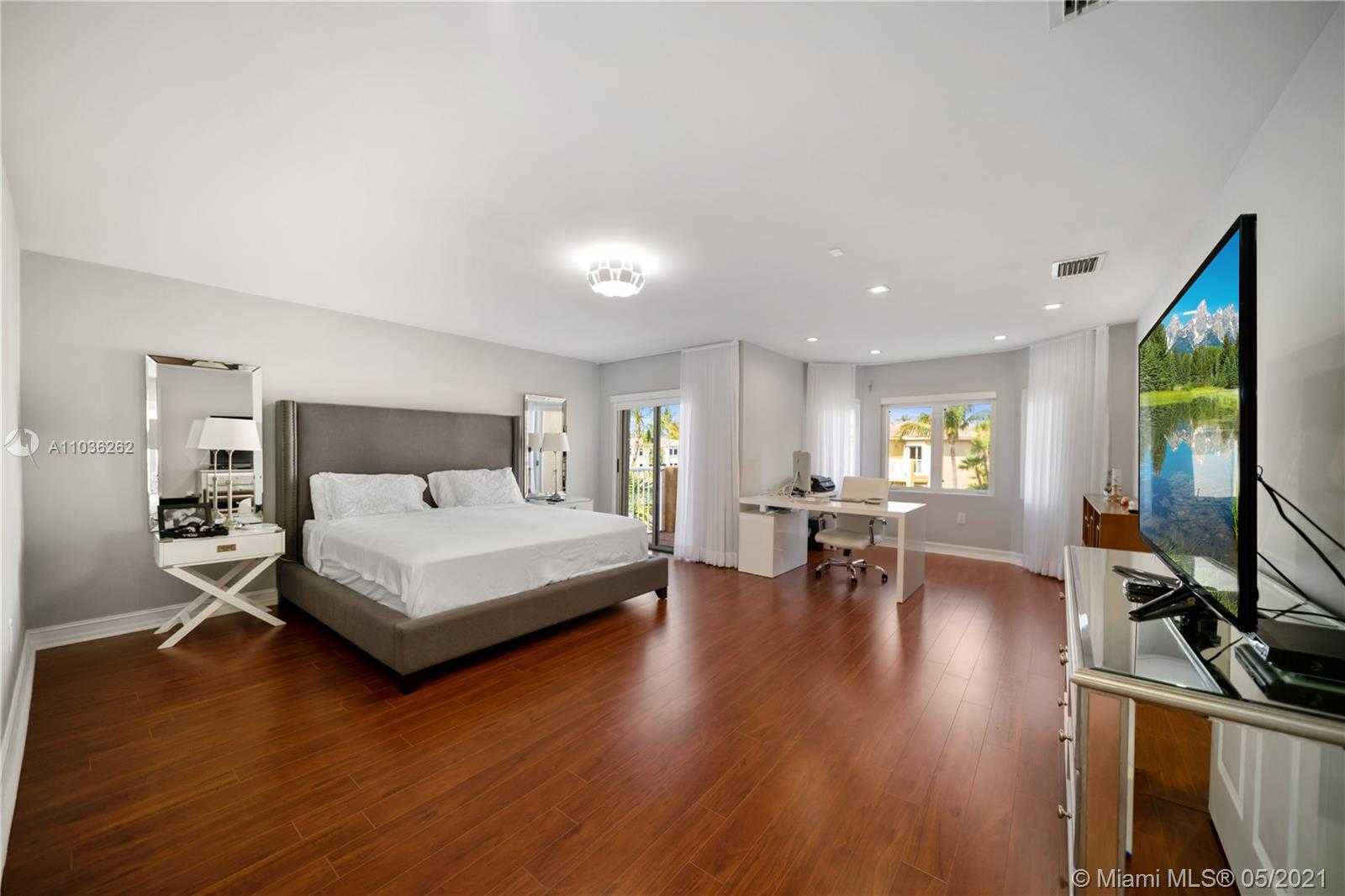 Small Image of 3172 NORTH EAST 211TH ST, Aventura Number 17