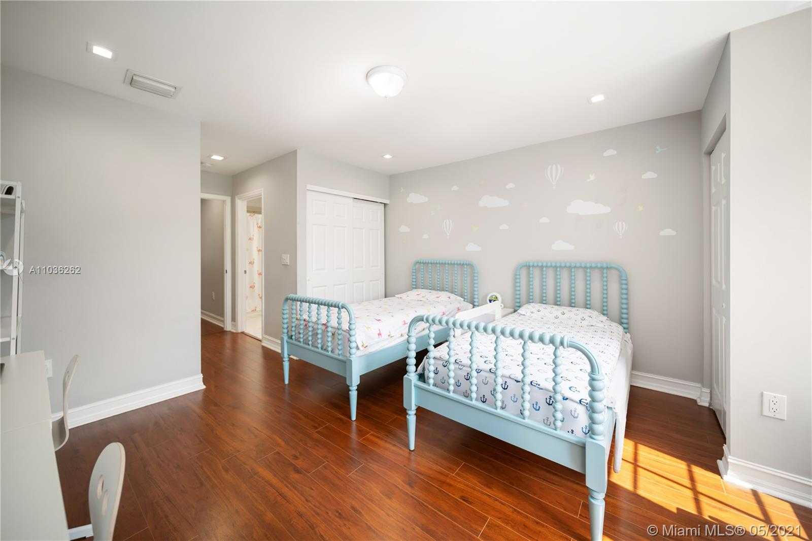 Small Image of 3172 NORTH EAST 211TH ST, Aventura Number 26