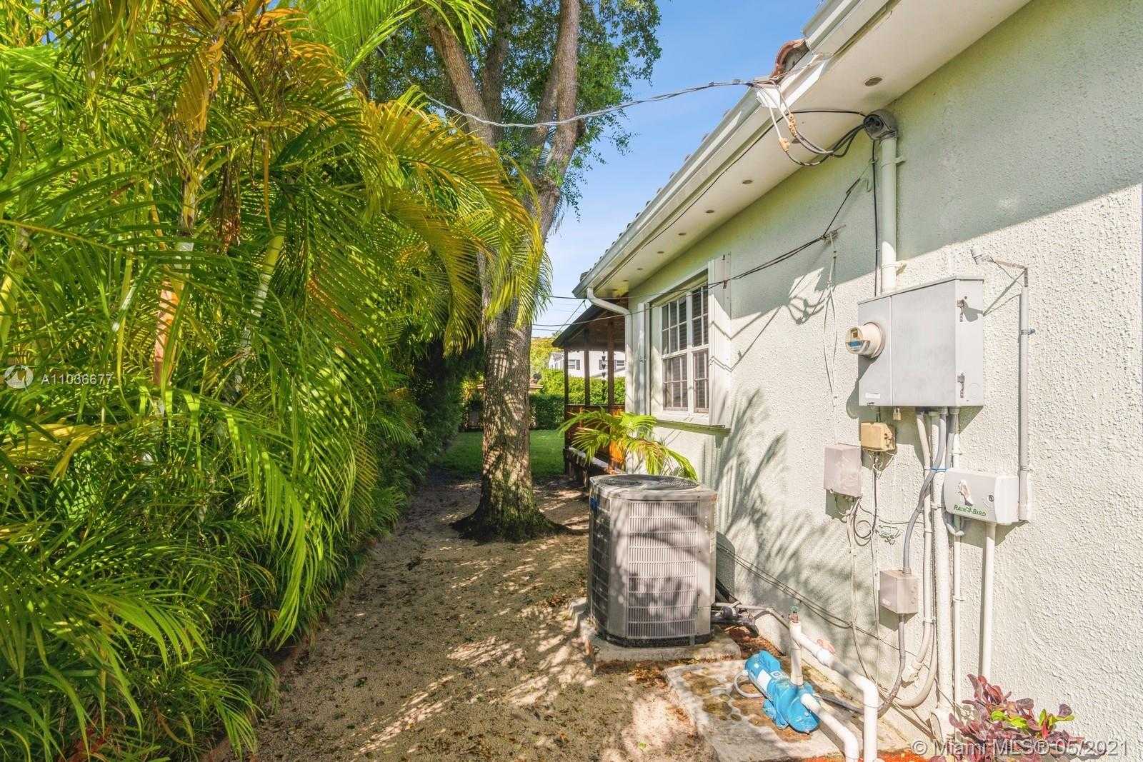 Small Image of 720 SOUTH WEST 27TH RD, Miami Number 24