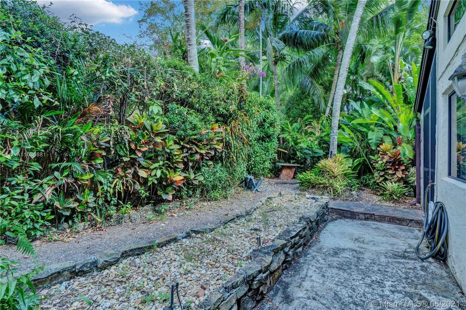 Small Image of 9573 SOUTH WEST 148TH AVENUE CIR N, Miami Number 27