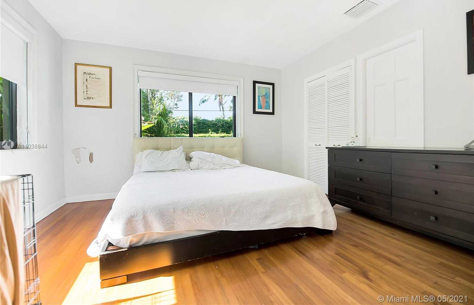 Small Image of 1020 NORTH EAST 98TH ST, Miami Shores Number 14