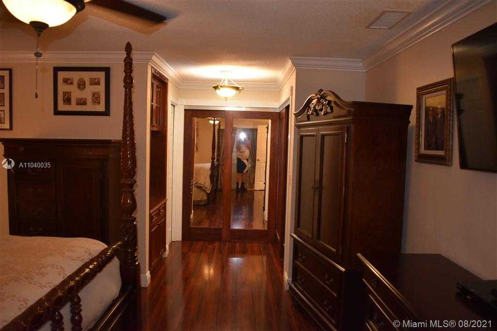 Small Image of 1101 SOUTH WEST 71ST AVE, Plantation Number 28