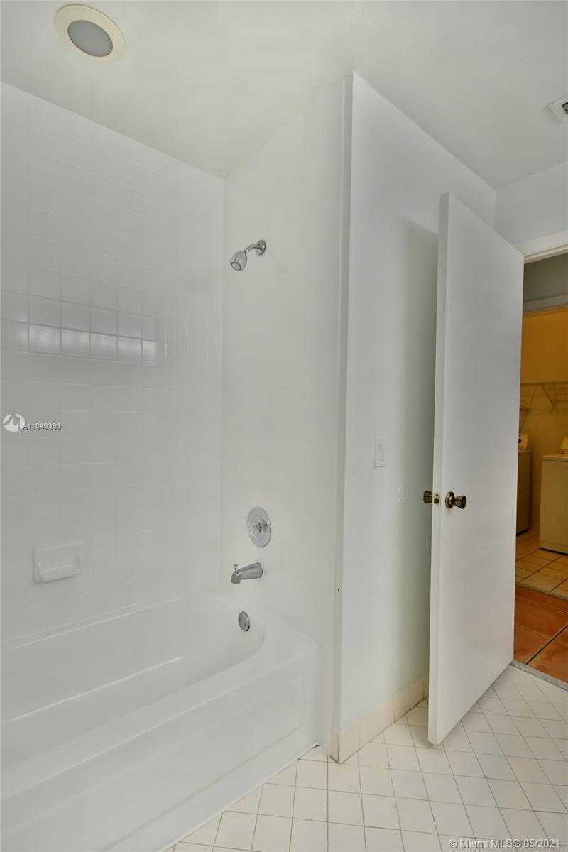 Small Image of 10380 NORTH WEST 46TH ST, Doral Number 32