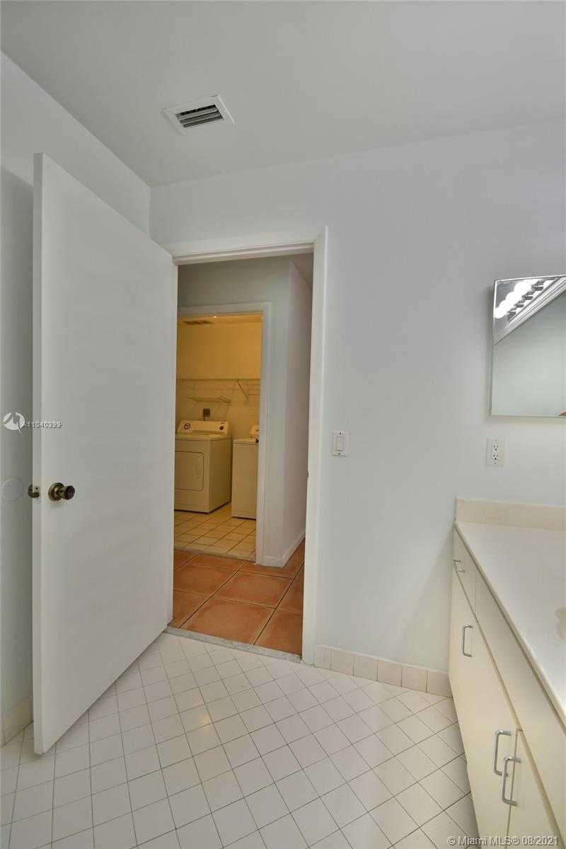 Small Image of 10380 NORTH WEST 46TH ST, Doral Number 33