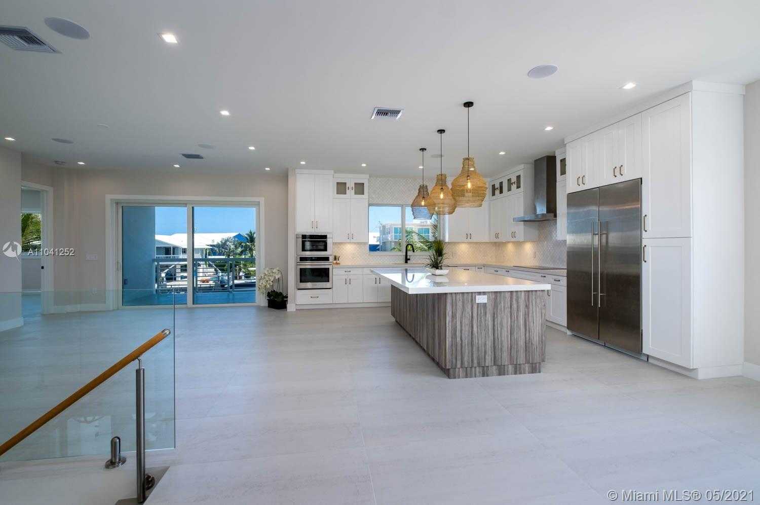 Small Image of 117 MOCKINGBIRD ROAD, Islamorada Number 14