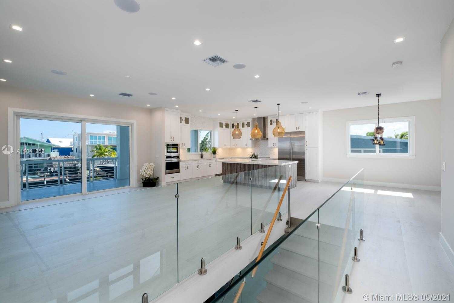 Small Image of 117 MOCKINGBIRD ROAD, Islamorada Number 28